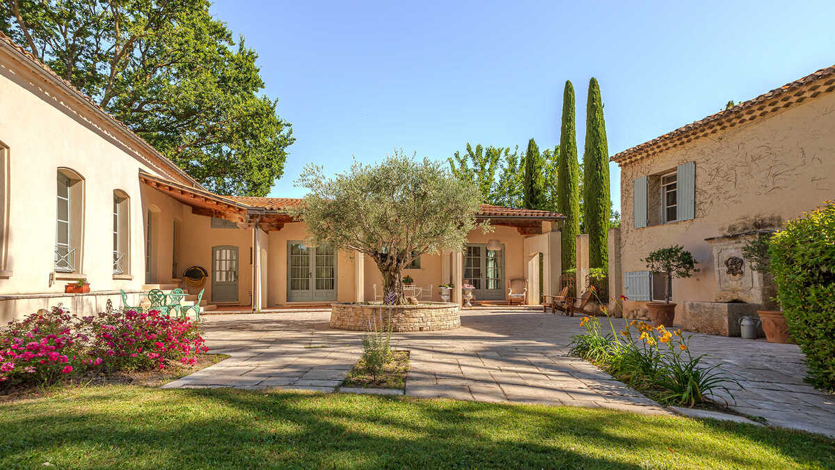 Castle & Garden At Talaud Prestige B&B In Provence